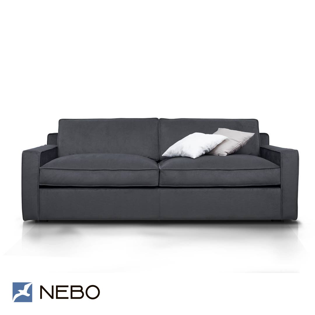 Прямой диван серого цвета с кантом, линзованными сидениями и светлыми подушками