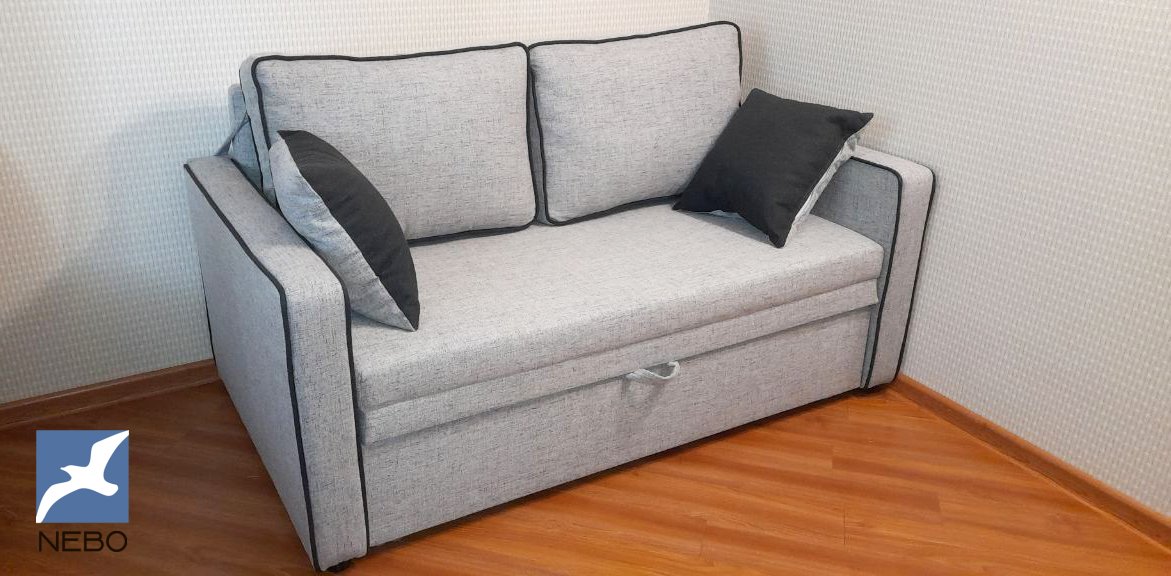 Небольшой и уютный диван с раскладкой телескоп и ящиком для белья