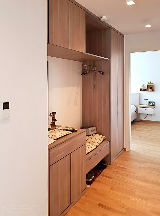 Мебель в прихожую со шкафом, штангой для вешалок-плечиков, тумбами и нишей для обуви