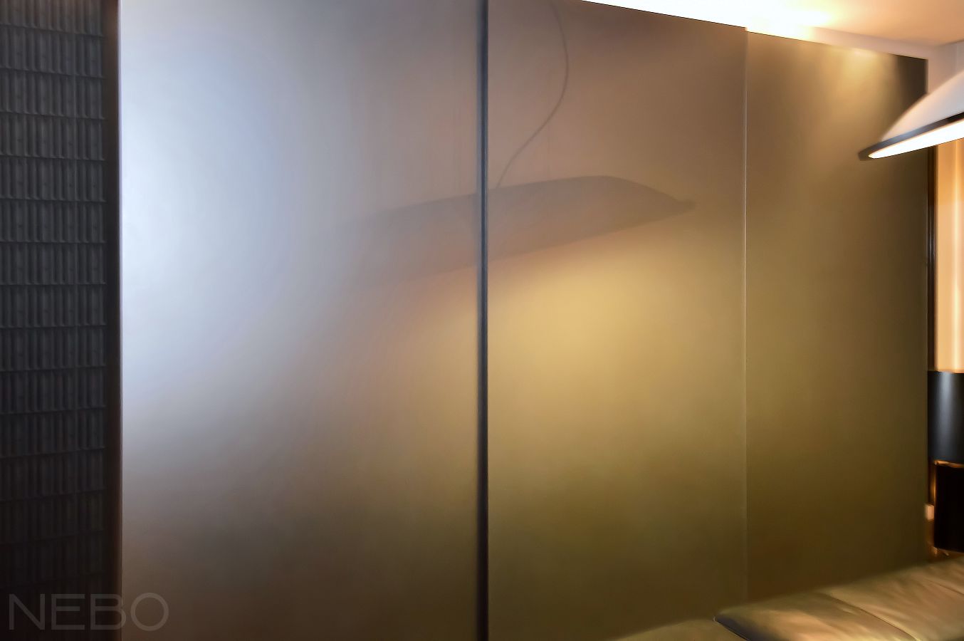 Трехдверный шкаф-купе с системой раздвижения Hettich в гостиную