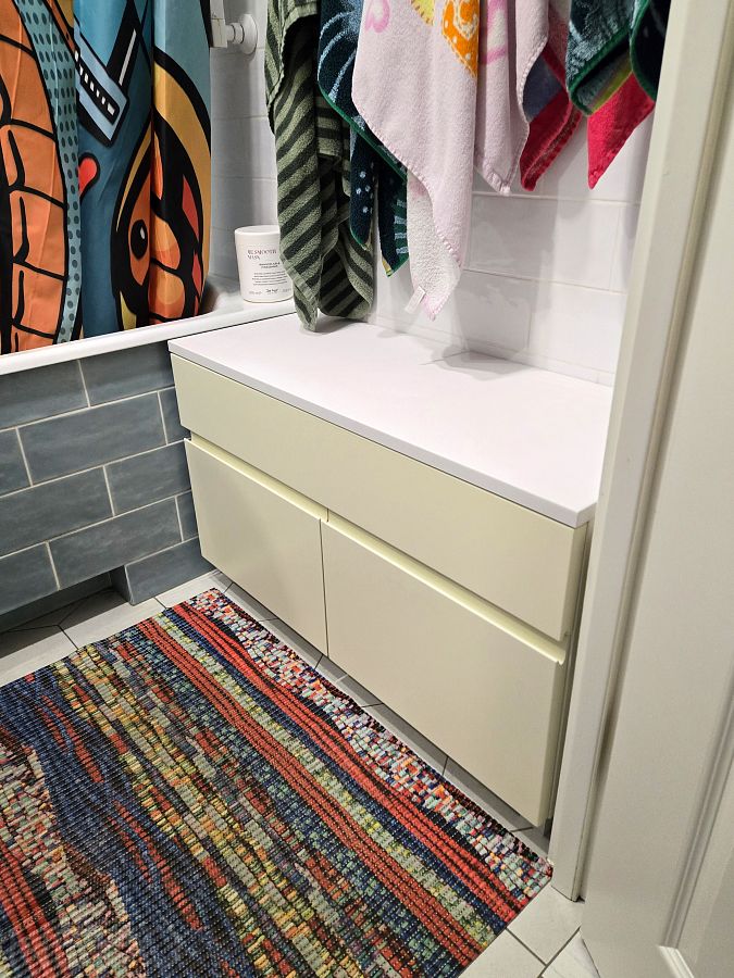 Низкая напольная тумба в ванную без раковины с выдвижными ящиками