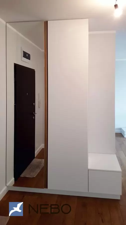 Шкаф в потолок в коридоре