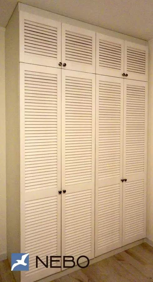 Двери для шкафа распашные жалюзийные