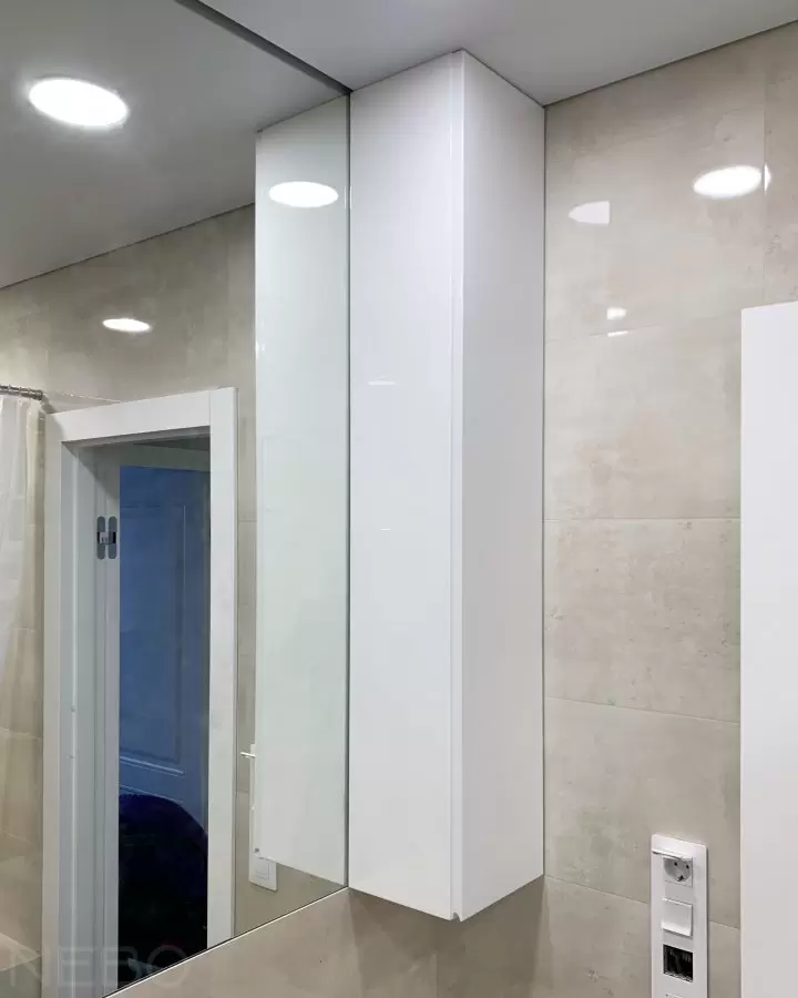 Шкаф с зеркалом в ванную комнату навесной 60 см - 82 фото
