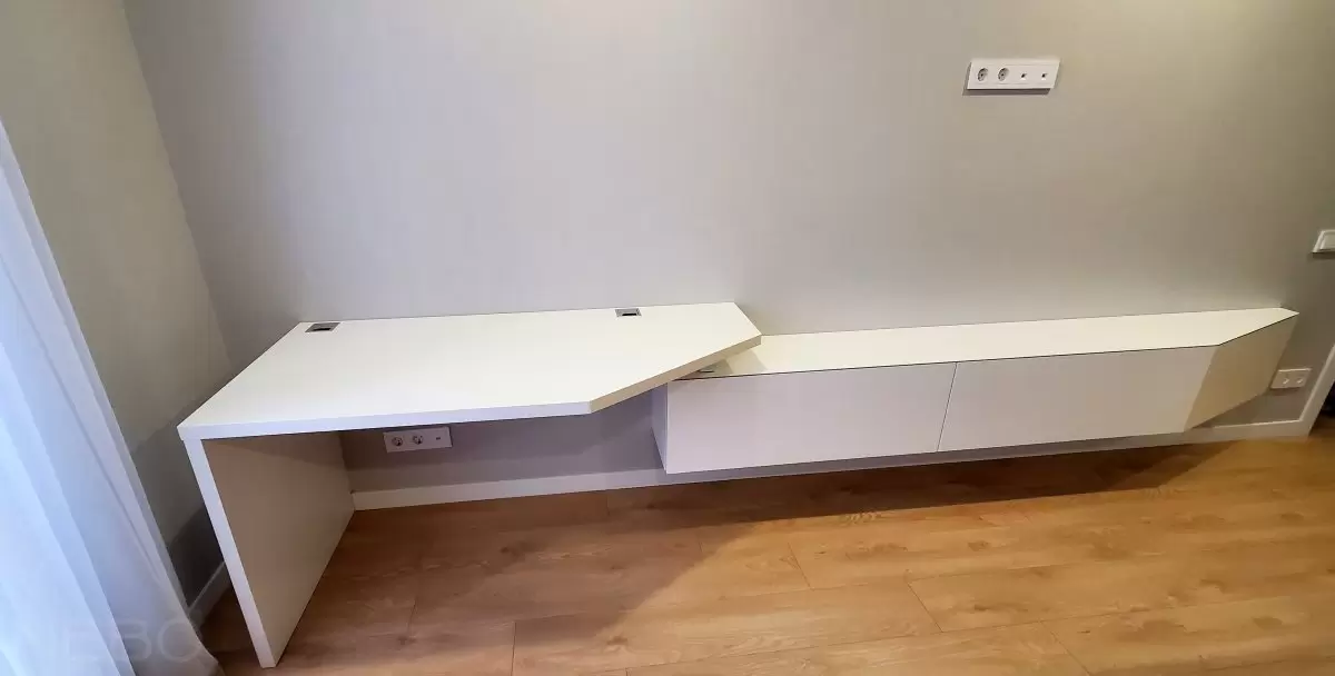 Угловой стол под телевизор