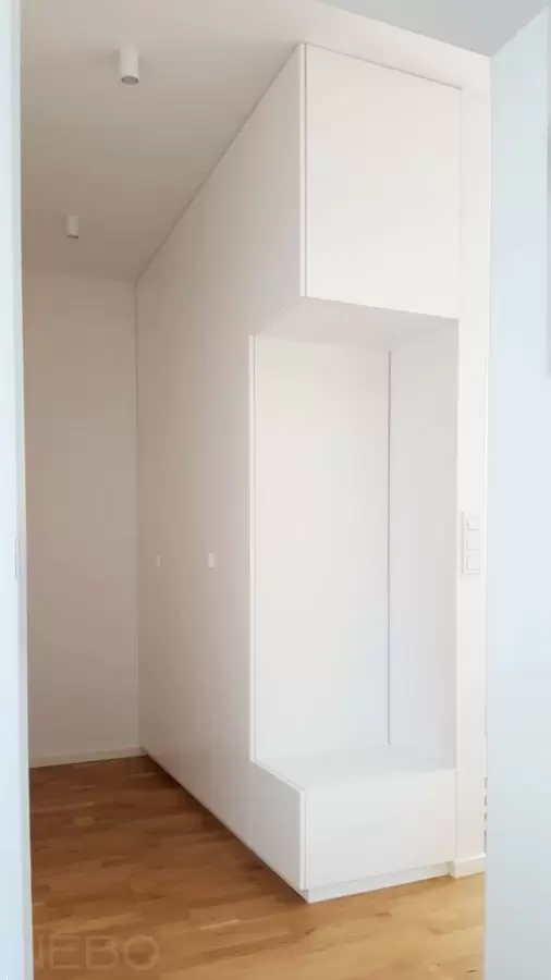 Мебель для прихожей белого цвета
