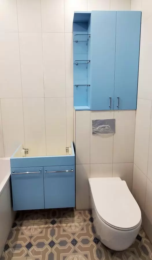 подвесной шкаф для белья в ванную комнату