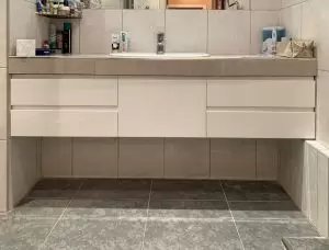 Тумбочка навесная в ванную комнату