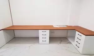 Компьютерные столы цвета вишни
