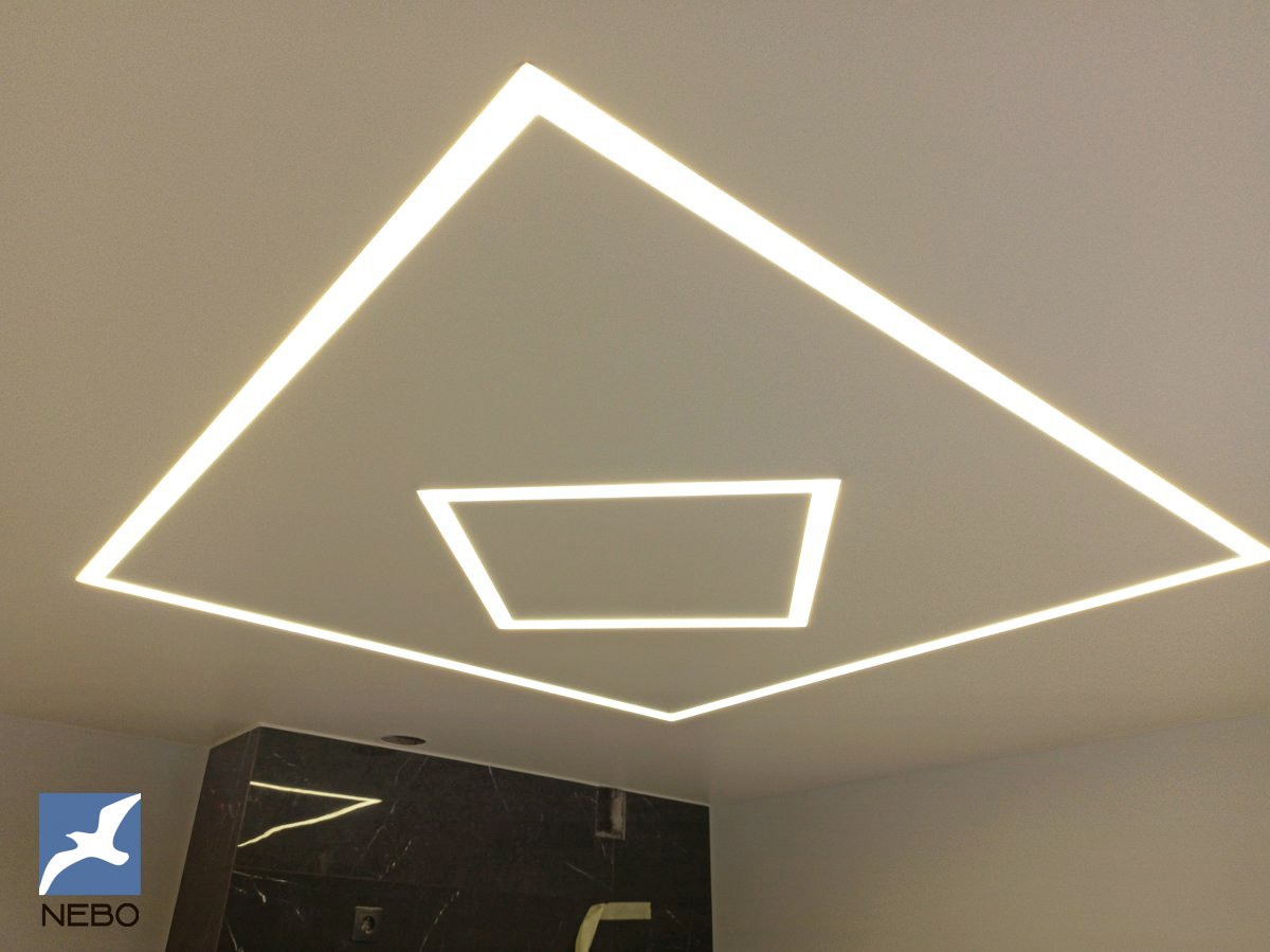 Натяжной потолок на кухню со световыми линиями в  форме двух квадратов