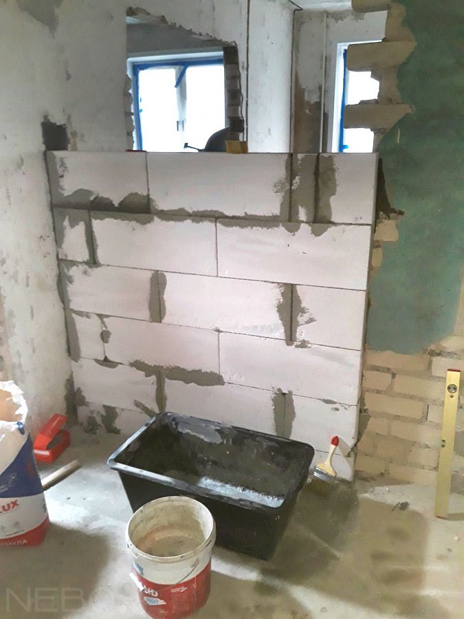 Возведение новых перегородок с применением газосиликатных блоков