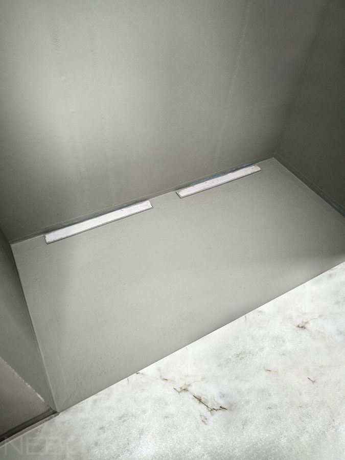 Подготовка душевого поддона к финишной облицовке плиткой