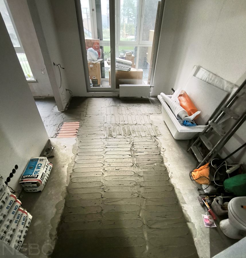 Монтаж нагревательных матов электрического теплого пола и их фиксация плиточным клеем