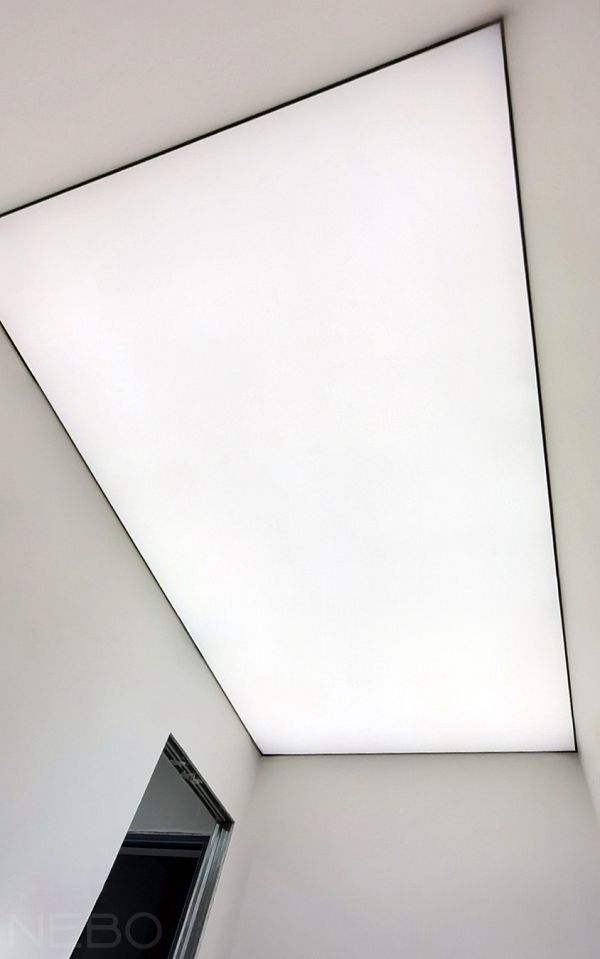 Световой натяжной потолок в гардеробную комнату