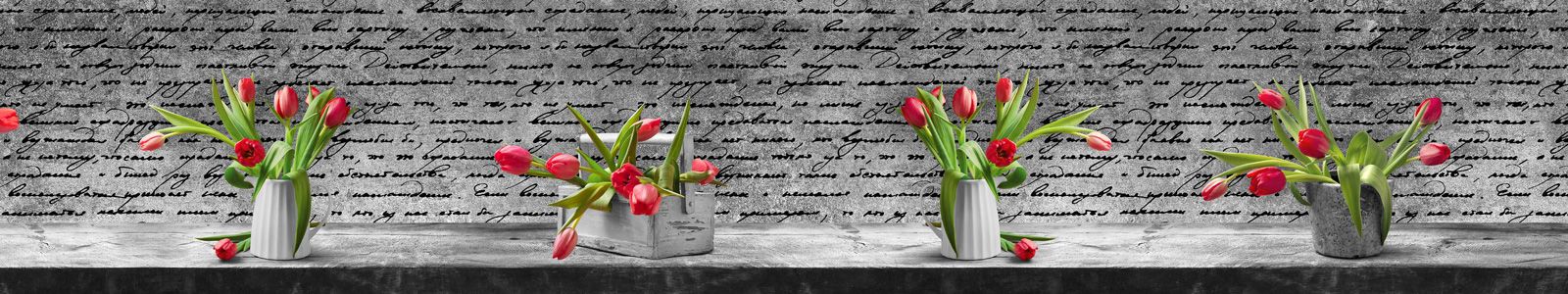 №6717 - Тюльпаны в вазах на столе