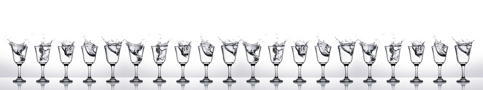 №6799 - Всплеск падающего в воду льда