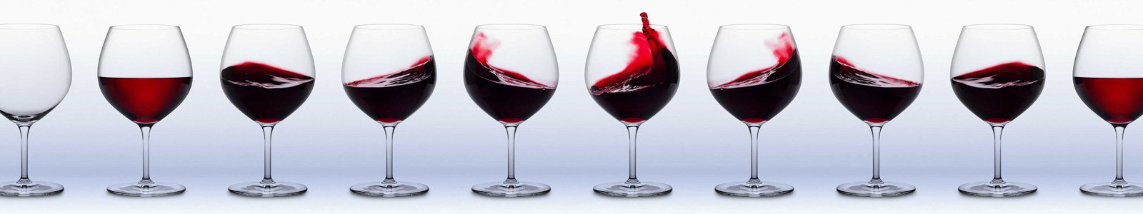 №7150 - Бокалы красного вина на светлом фоне