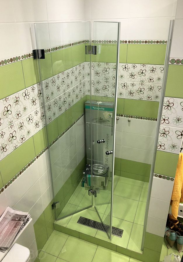 Складная шторка-гармошка для душевой кабины из прозрачного стекла с двумя подвижными элементами