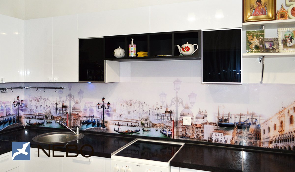 Скинали для кухни из осветленного стекла со знаковыми местами Венеции в Италии