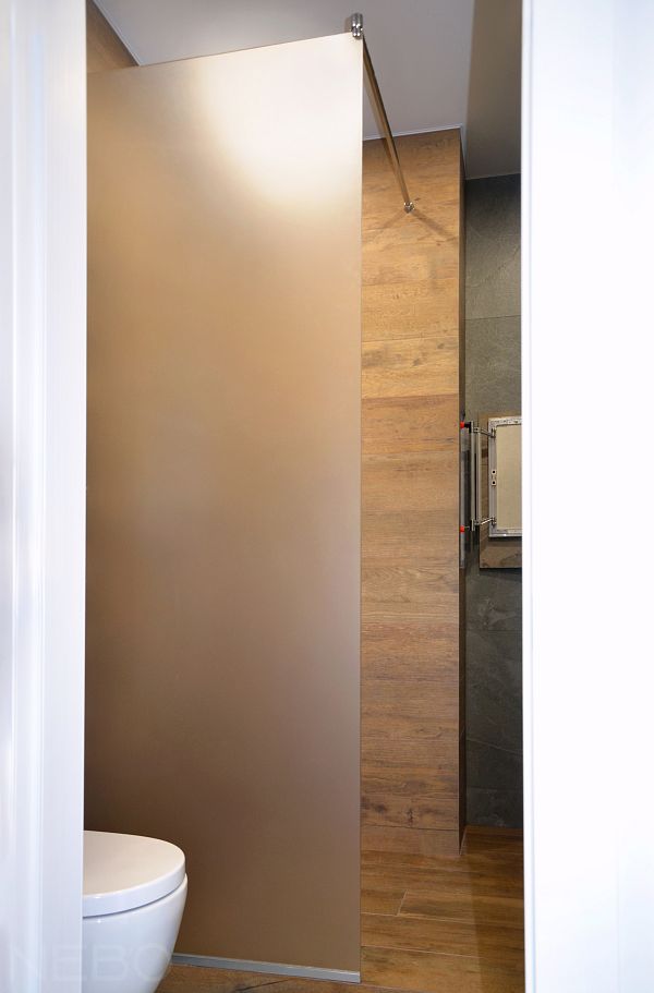 Матовая перегородка из стекла для душевой зоны