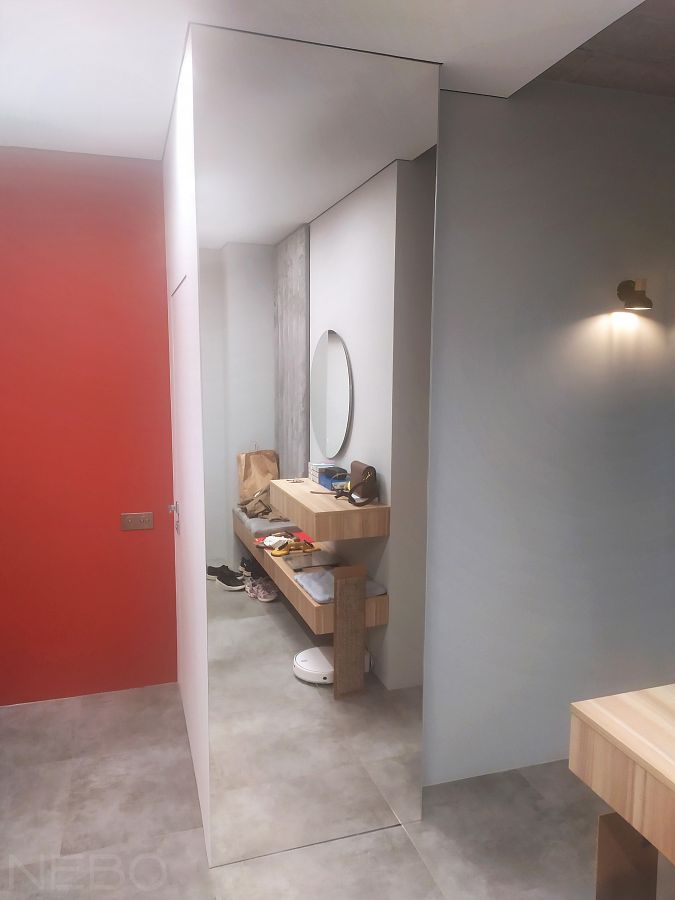 Большое высокое зеркало от пола без плинтуса до потолка для прихожей