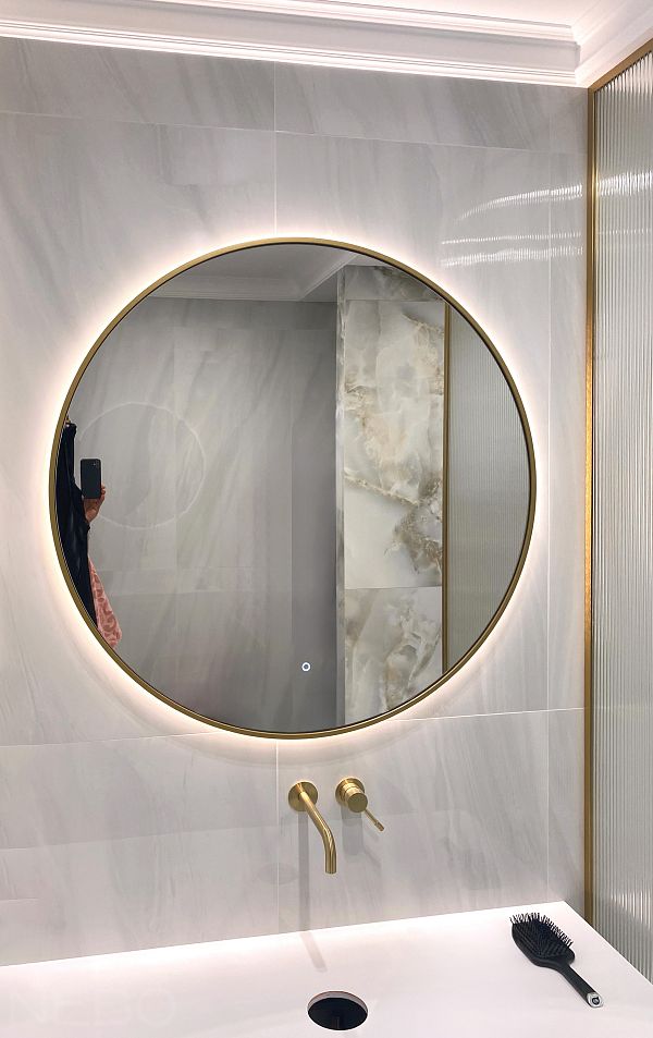 Круглое зеркало с парящей подсветкой, сенсорной кнопкой и рамкой под золото