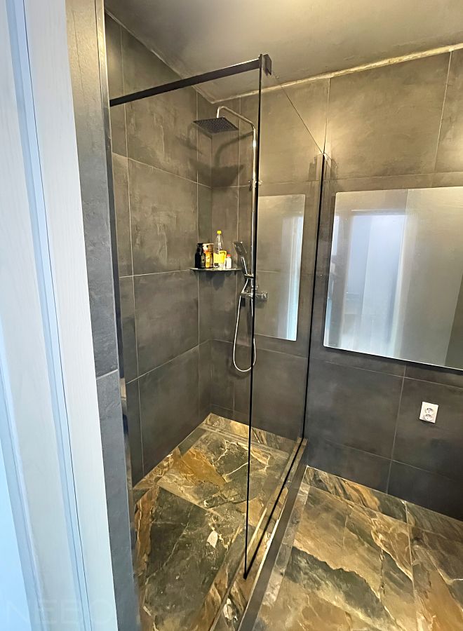 Стеклянная перегородка для душа со свободным входом walk-in