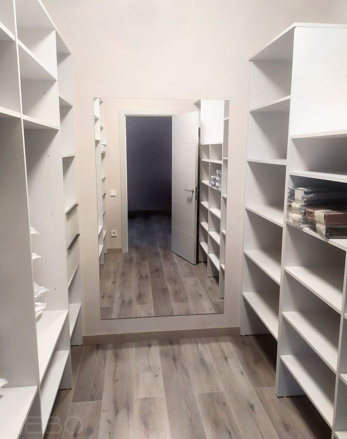 Зеркало в полный рост в гардеробную на стену противоположную двери