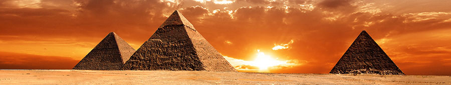 №2154 - Яркий вечерний закат в Египте на фоне пирамид