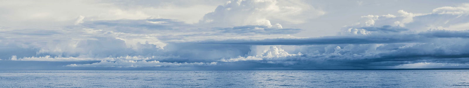 №2662 - Морской горизонт с облаками