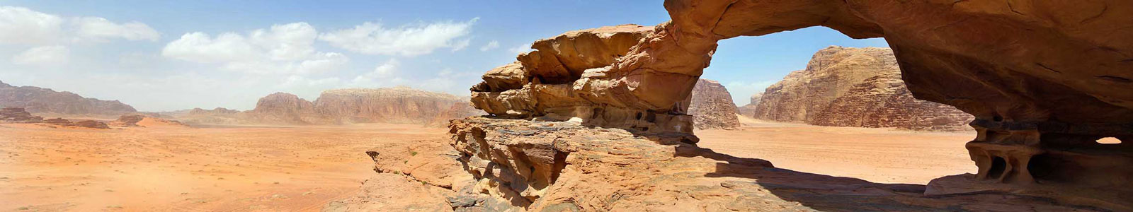 №3244 - Природный горный «мост» в пустыне Иордании