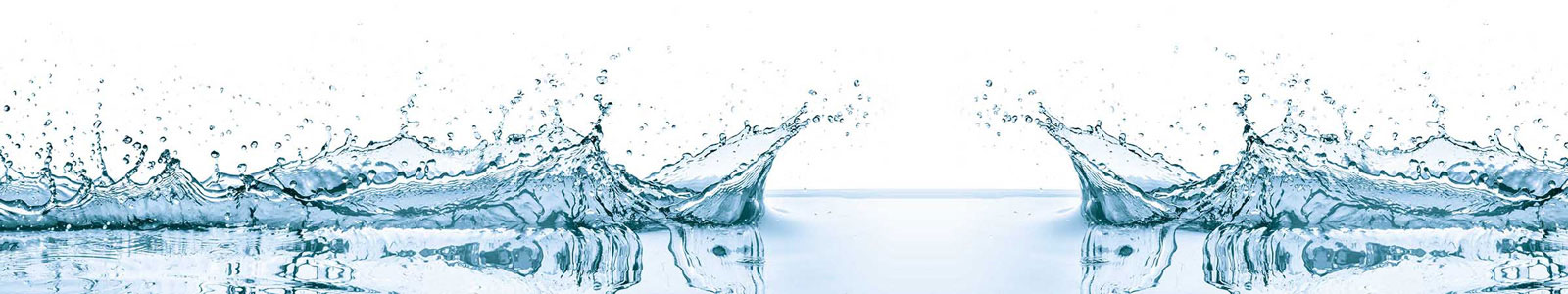 №3461 - Всплески воды с отражением на белом фоне