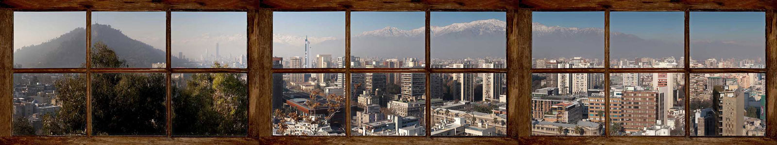 №3791 - Вид из окна на город Сантьяго и горы Анды, Чили