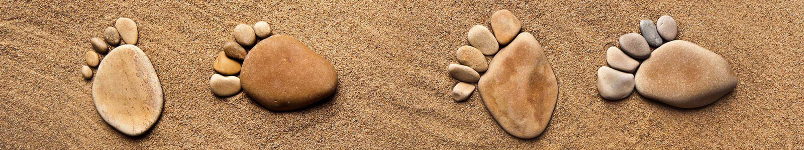 №3821 - Следы из камней на песке