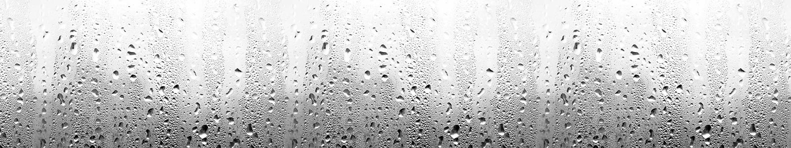 №3926 - Капли воды на стекле, черно-белый фон