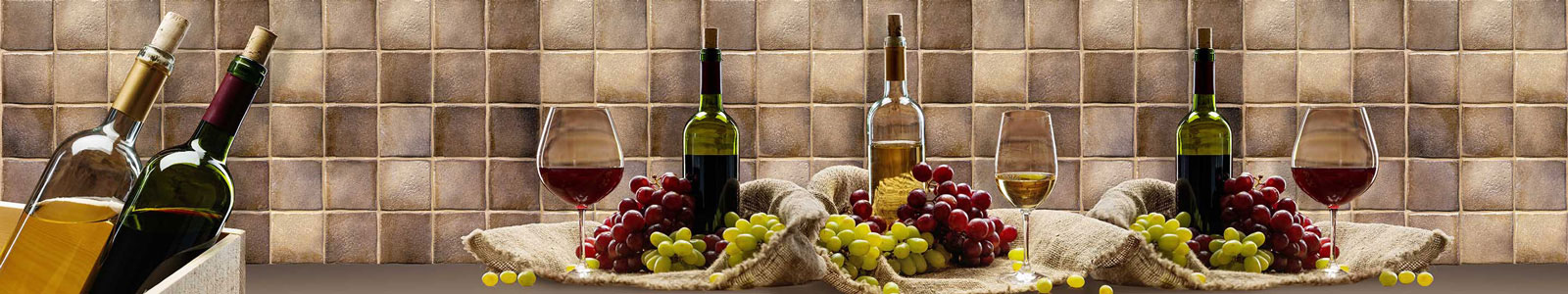 №3938 - Вино и виноград у стенки, отделанной плиткой