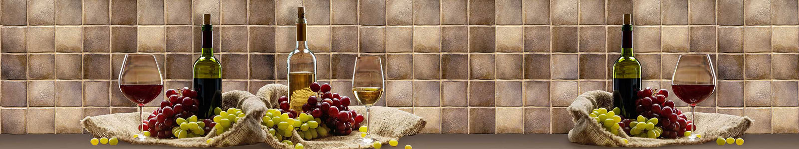 №3939 - Вино и виноград у стенки, отделанной плиткой
