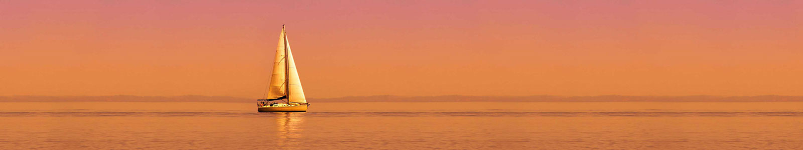 №4410 - Одинокая яхта в море на закате солнца