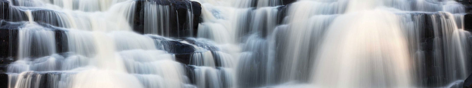 №6012 - Потоки воды каскадного водопада