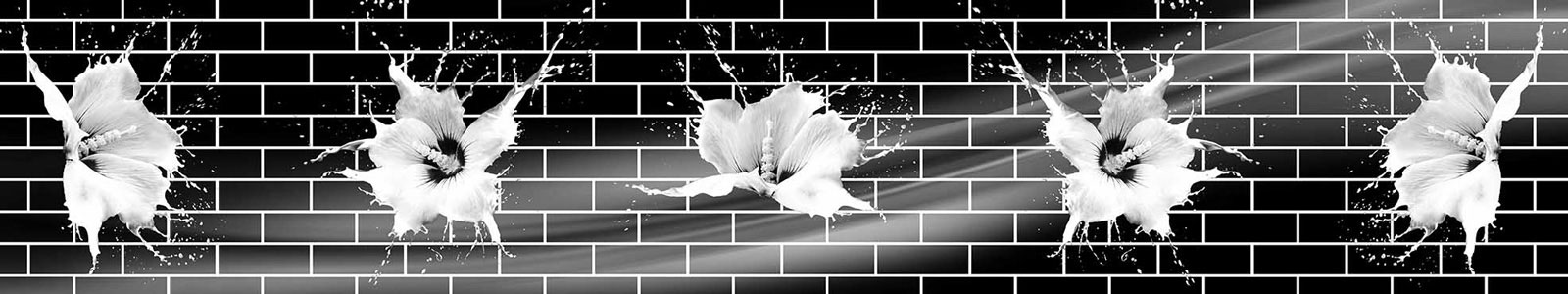 №6258 - Белые цветы на фоне кирпичной стены