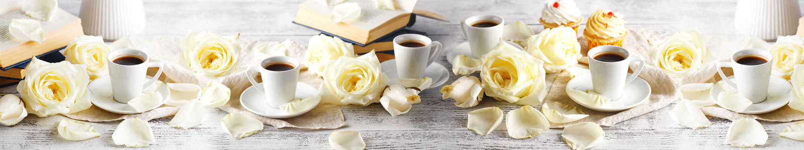 №6285 - Утренний кофе с книгами и лепестками свежих роз